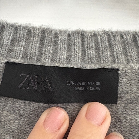 Zara Soft Knit wool blend gray button up Sweater Vest Womens Size Medium - Picture 2 of 9